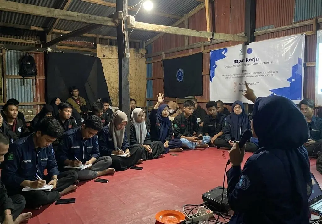 Pembahasan strategi kurikulum dan penguatan literasi keuangan syariah pada sektor Perbankan Syariah menjadi fokus utama dalam agenda Rapat...